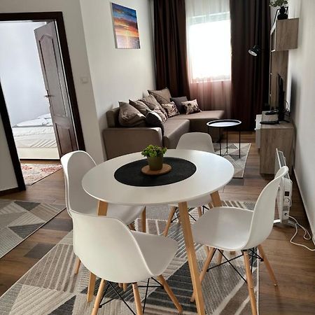 Sky Lux Apartmani Surčin Buitenkant foto