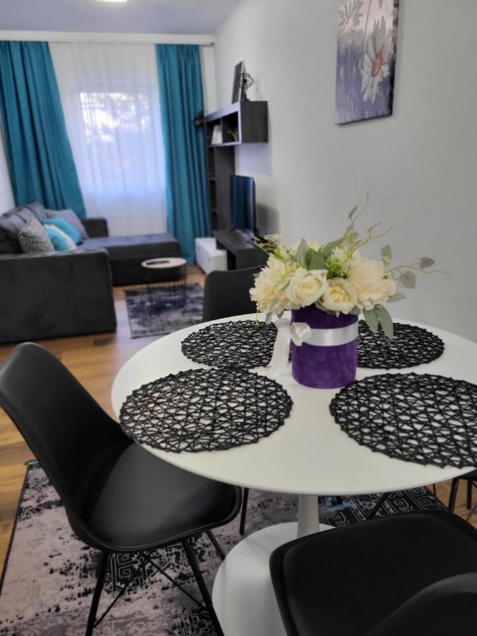 Sky Lux Apartmani Surčin Buitenkant foto