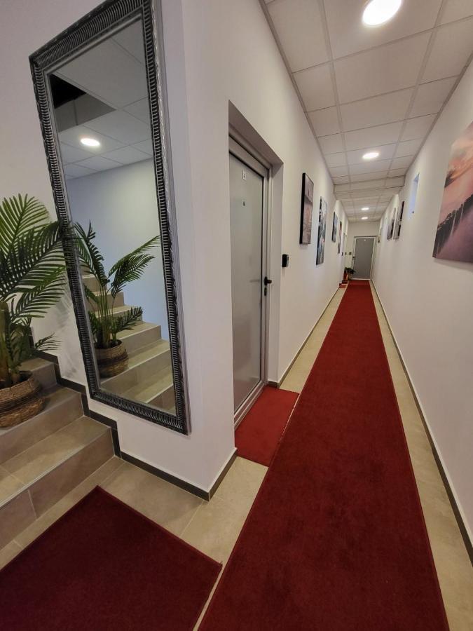 Sky Lux Apartmani Surčin Buitenkant foto