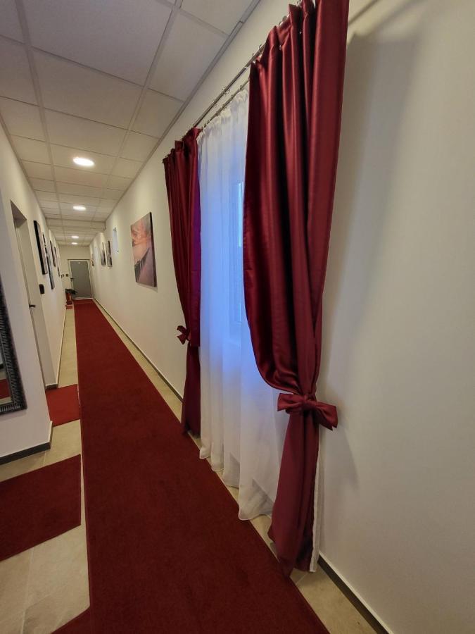 Sky Lux Apartmani Surčin Buitenkant foto
