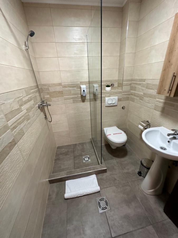 Sky Lux Apartmani Surčin Buitenkant foto