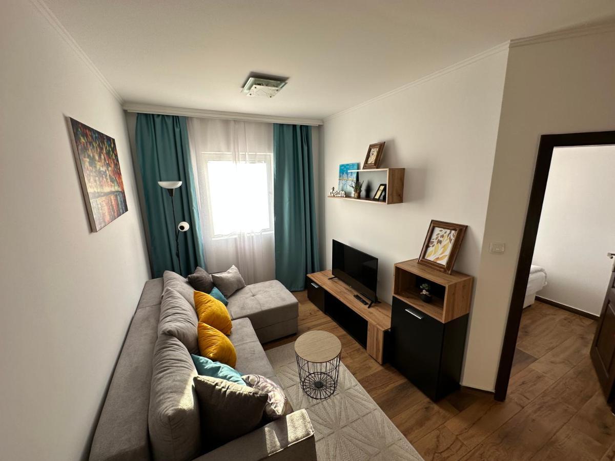 Sky Lux Apartmani Surčin Buitenkant foto