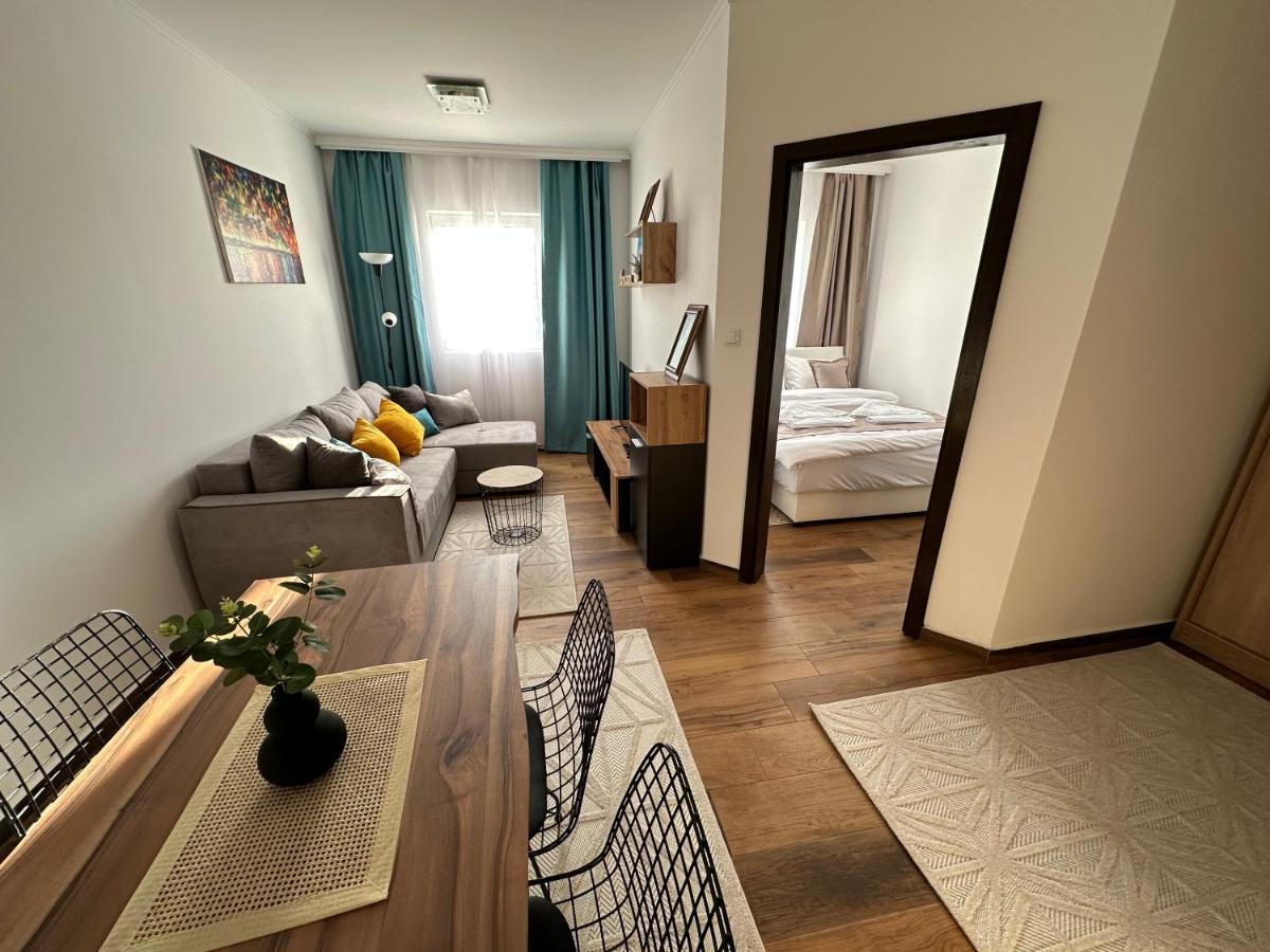 Sky Lux Apartmani Surčin Buitenkant foto