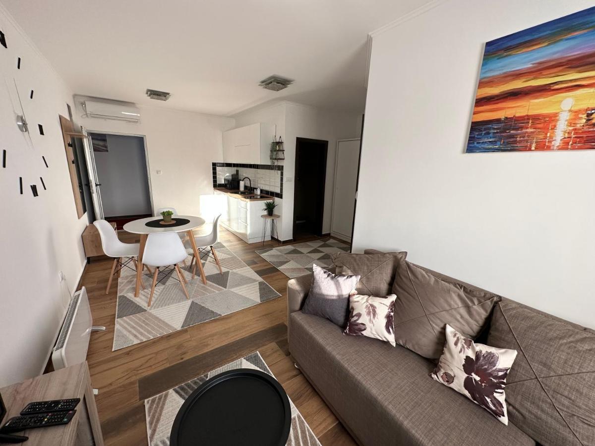 Sky Lux Apartmani Surčin Buitenkant foto