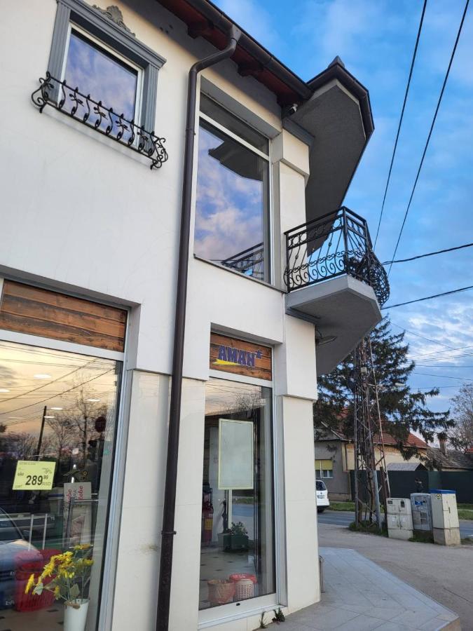 Sky Lux Apartmani Surčin Buitenkant foto