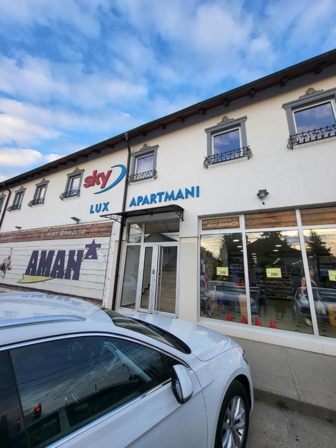 Sky Lux Apartmani Surčin Buitenkant foto